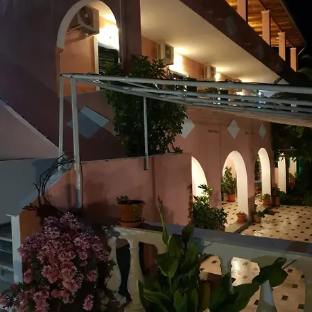 Marianna House Pensionat 3*